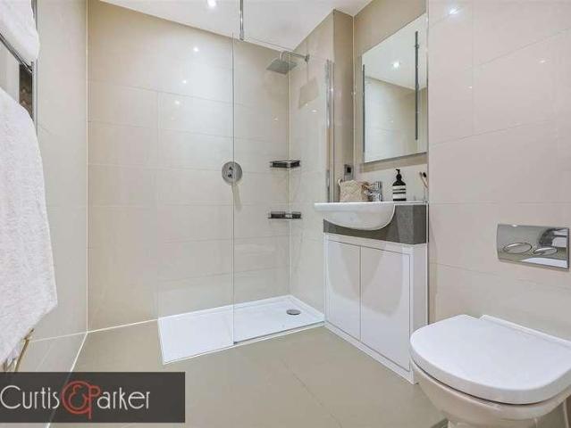 Flat for sale in Hammersmith, Greater London