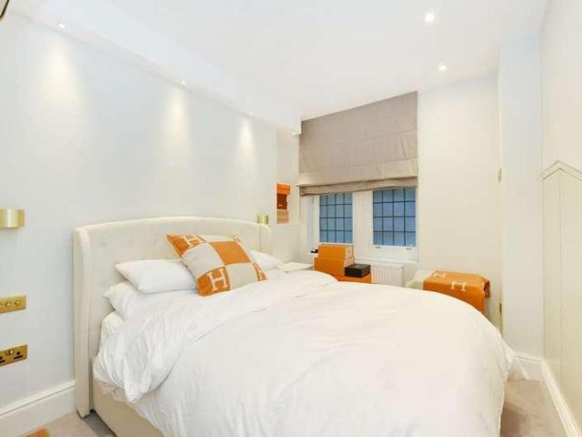 Flat for sale in Chelsea, Greater London
