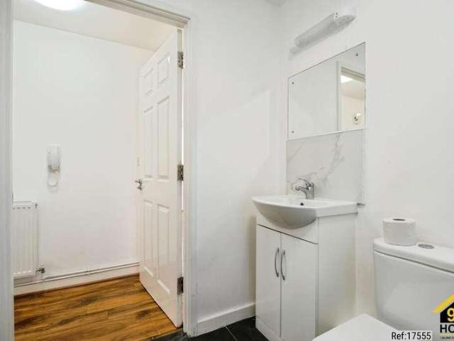 Flat for sale in Old Ford, Greater London