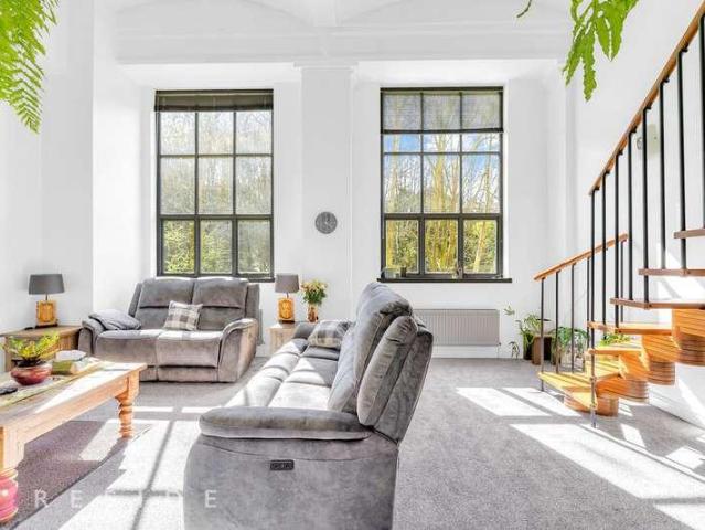 Flat for sale in Brooksbottom, Bury