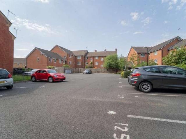 Flat for sale in Georgia, Greater Manchester