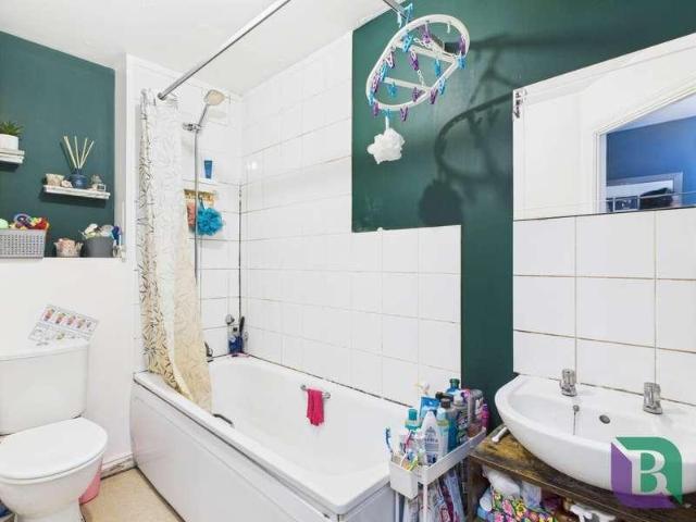 Flat for sale in Milton Keynes