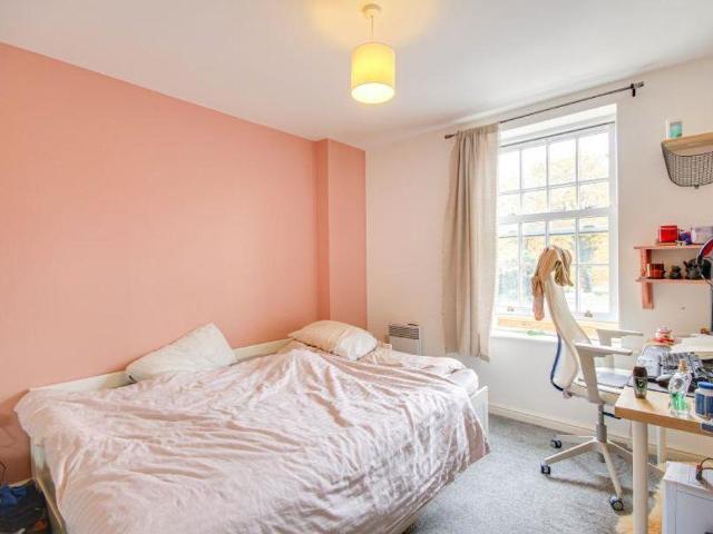 Flat for sale in Wotton, Gloucester
