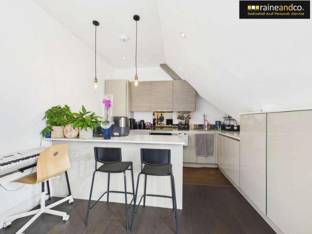 Flat for sale in Oakmere, Potters Bar