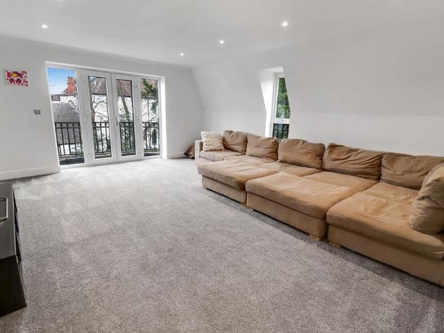 Flat for sale in Sunningdale
