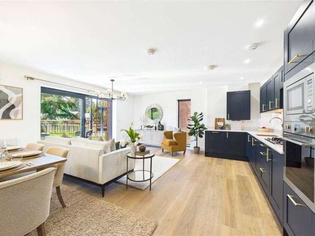 Flat for sale in Horsell, Woking