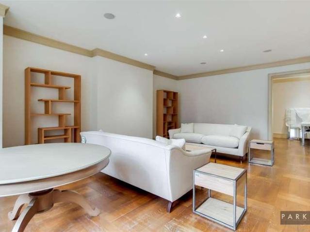 Flat for sale in East Marylebone, Marylebone
