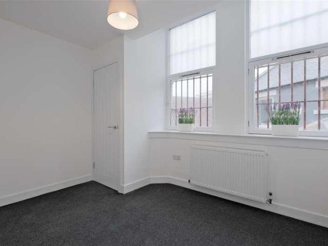 Flat for sale in Hamilton, Scotland