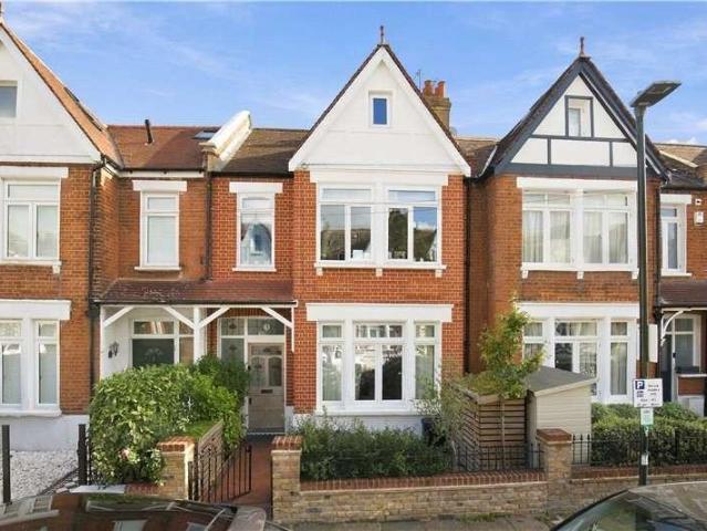 Flat for sale in London Borough of Richmond upon Thames, Greater London