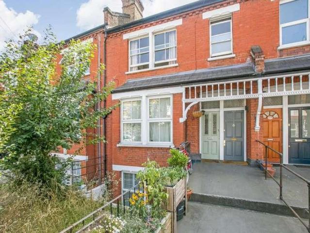 Flat for sale in West Norwood, Greater London