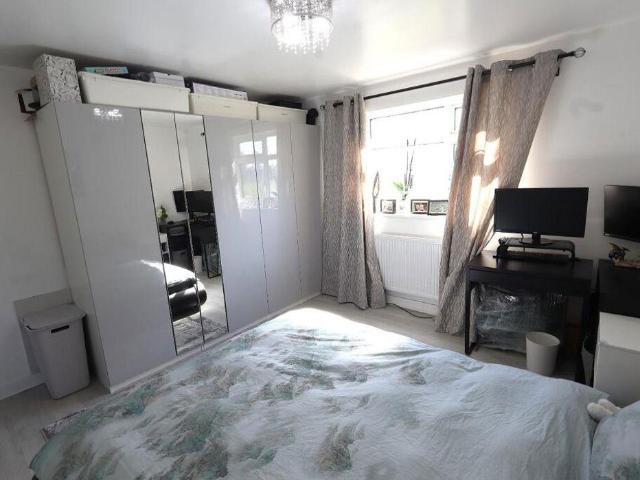 Flat for sale in Bushey
