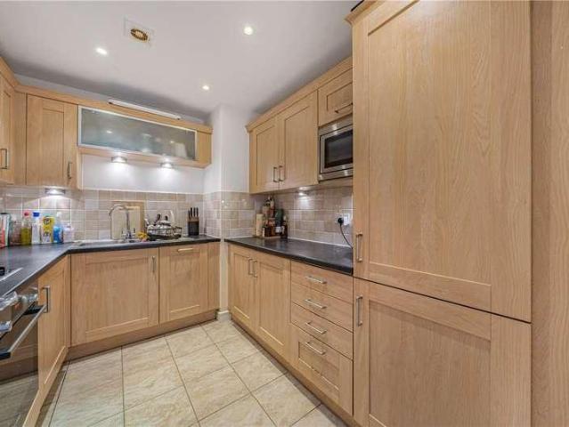 Flat for sale in Rotherhithe, Greater London