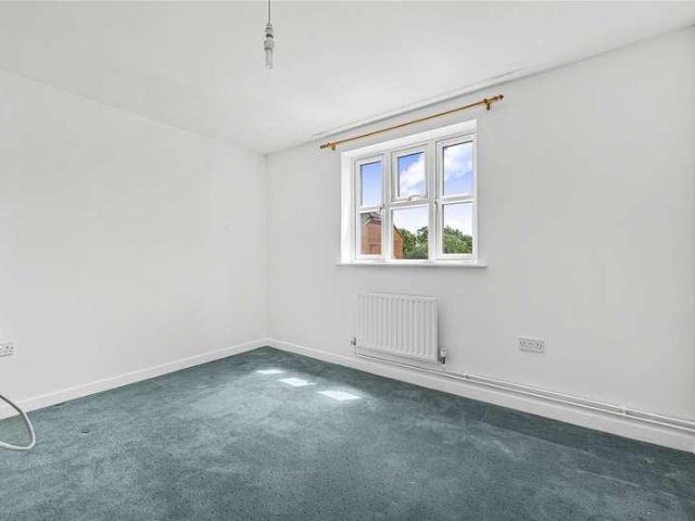 Flat for sale in Woking, Surrey