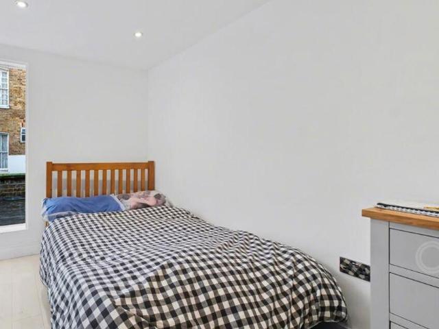 Flat for sale in Kentish Town, Greater London