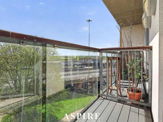 Flat for sale in Vange, Essex