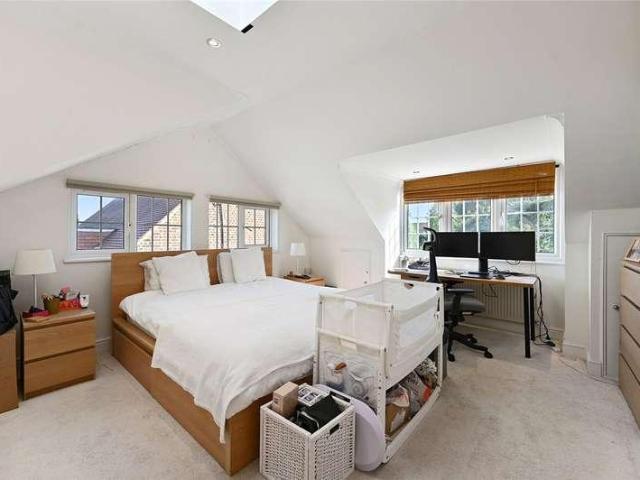Flat for sale in London Borough of Ealing, Perivale