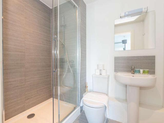 Flat for sale in Kingsbury, Greater London