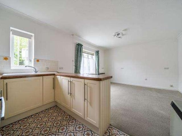 Flat for sale in Berrick Salome, Oxfordshire