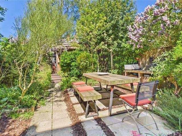 Flat for sale in Streatham, Greater London