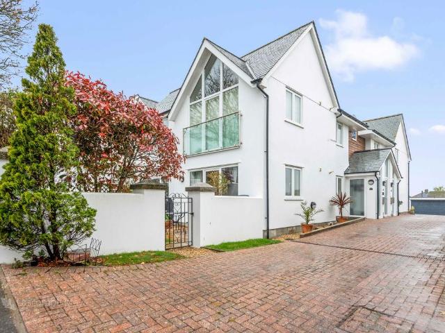 Flat for sale in Strode, Devon