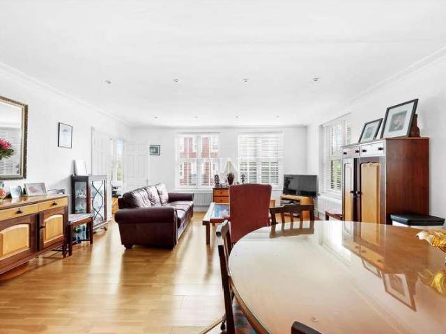 Flat for sale in Fairlop, Greater London