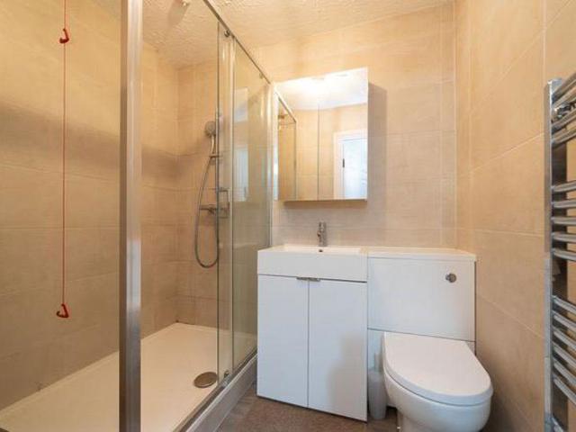 Flat for sale in North Finchley, Greater London