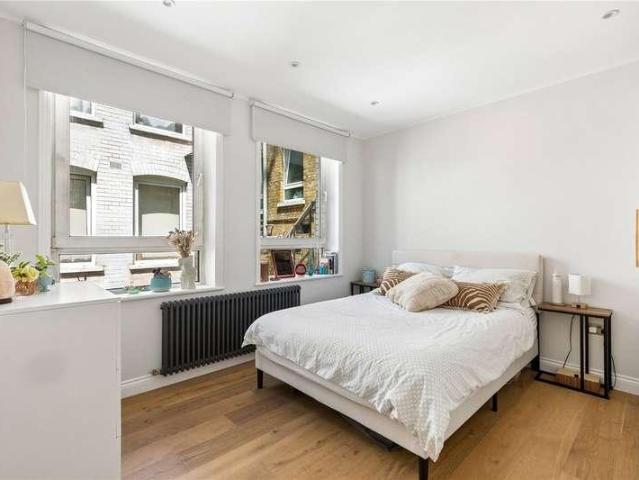 Flat for sale in Highbury, Greater London