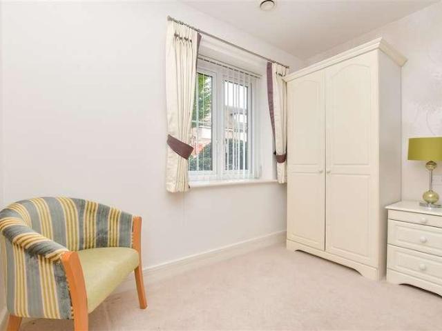 Flat for sale in Epsom, Epsom and Ewell