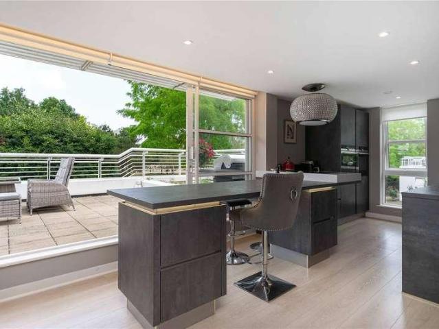 Flat for sale in Silvertown, Greater London