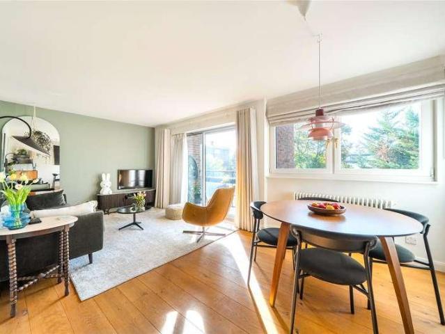 Flat for sale in Royal Borough of Kingston upon Thames, Greater London