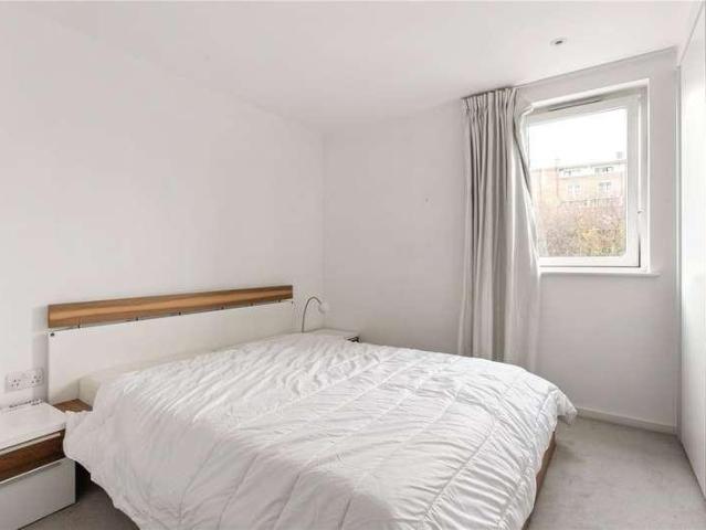 Flat for sale in Hoxton, Greater London