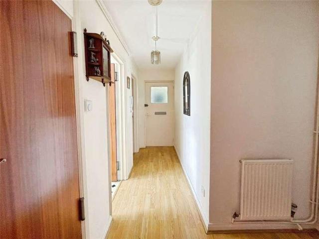 Flat for sale in Green Close, Warwickshire