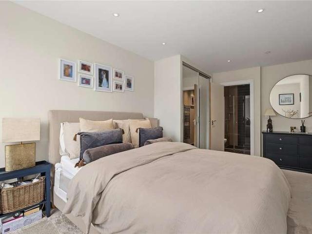 Flat for sale in Highbury, Greater London