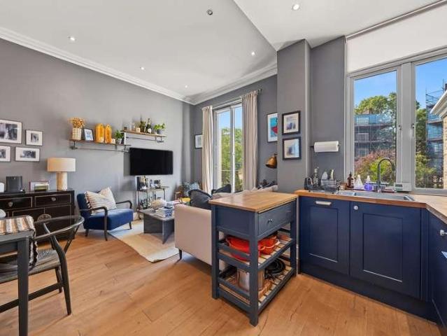 Flat for sale in Chalk Farm, Primrose Hill