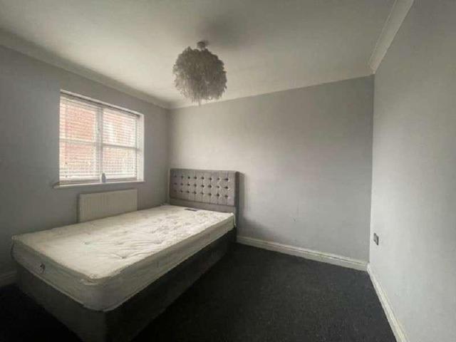 Flat for sale in Calderstones