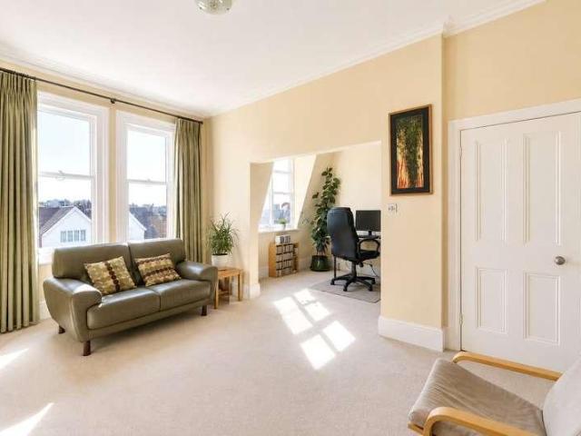 Flat for sale in West Hampstead, Greater London