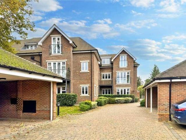 Flat for sale in Beaconsfield, Beaconsfield