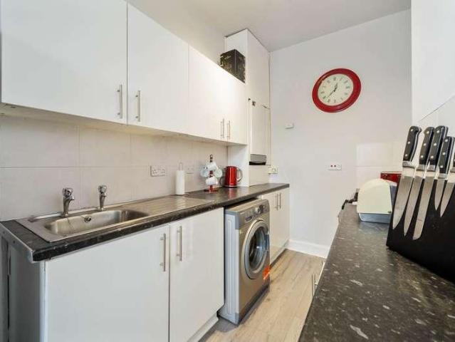 Flat for sale in Kilmacolm, Scotland