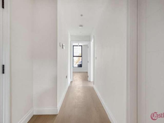Flat for sale in London Borough of Haringey, Greater London