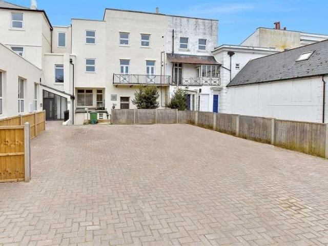 Flat for sale in Folkestone
