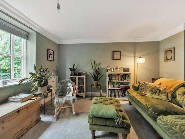 Flat for sale in Fordington