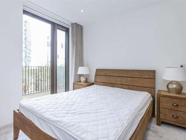 Flat for sale in Nine Elms, Greater London
