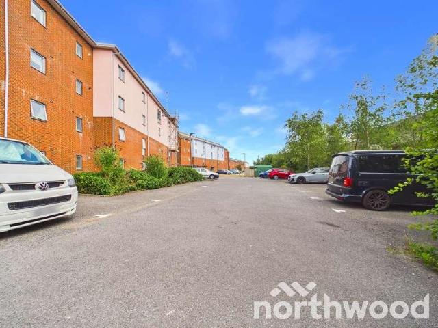 Flat for sale in Willesborough, Bridgefield