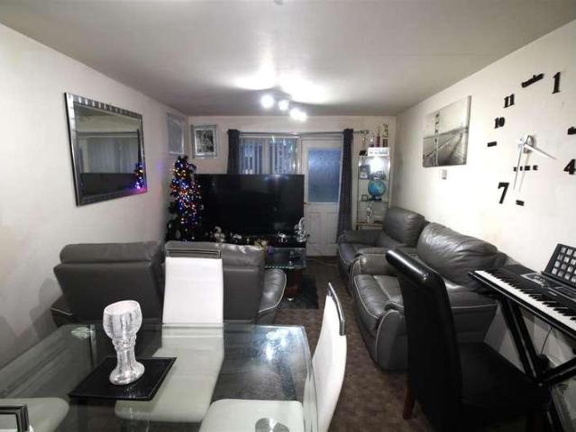 Flat for sale in Georgia, Greater Manchester
