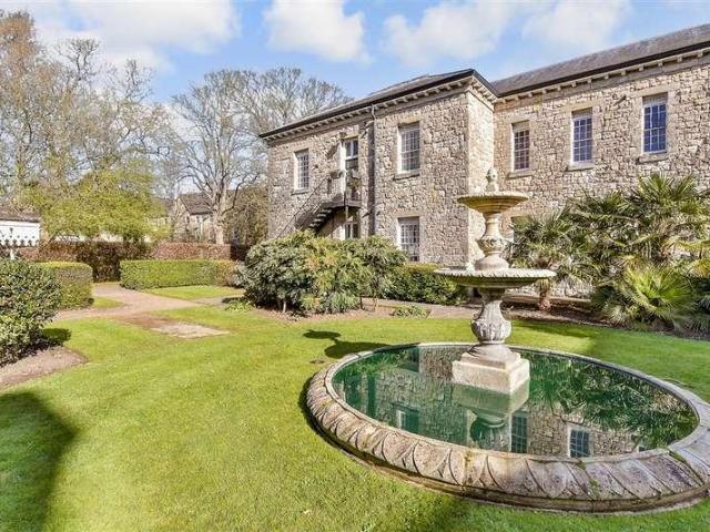 Flat for sale in Midway, Kent