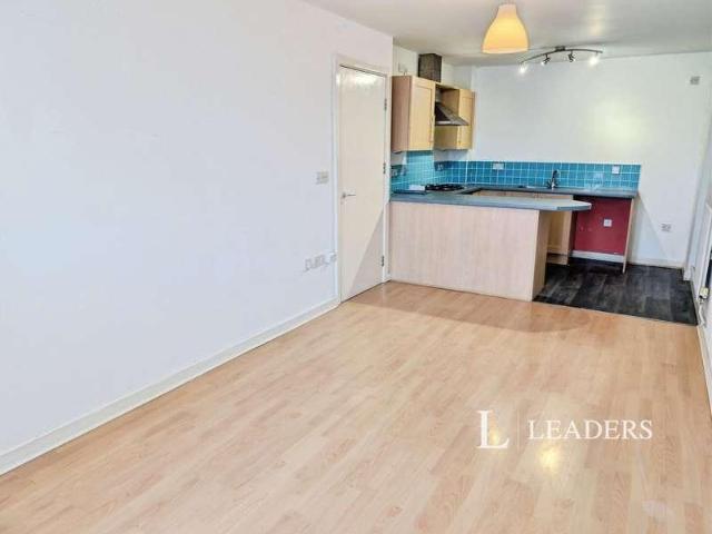 Flat for sale in Potters Corner, East Midlands