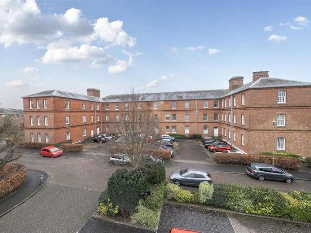 Flat for sale in Hampshire