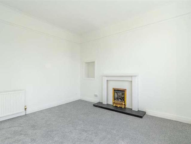 Flat for sale in Bathgate, Scotland
