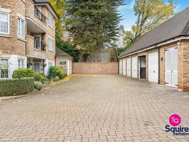 Flat for sale in Hendon, Greater London