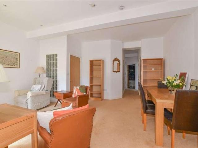 Flat for sale in St. Stephen's, The Bridge